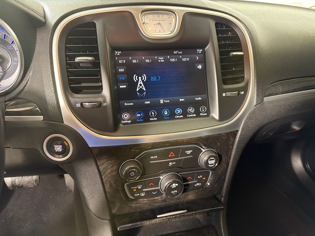 2019 Chrysler 300 Image 16