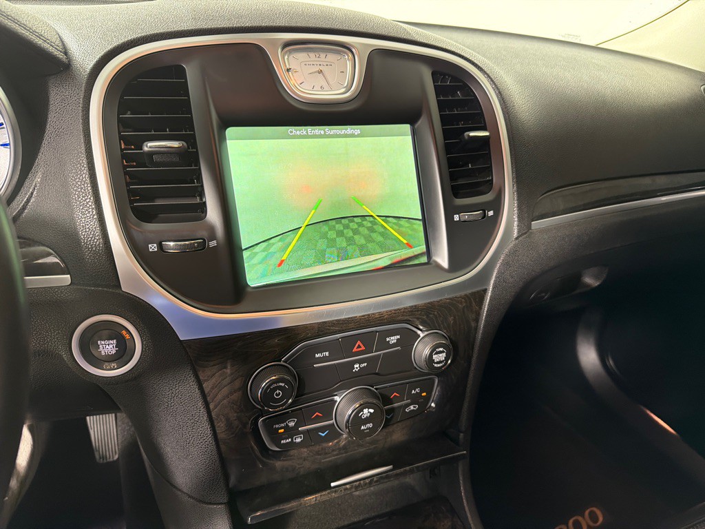 2019 Chrysler 300 Image 17