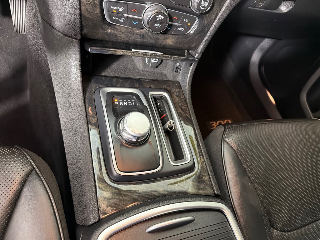2019 Chrysler 300 Image 18