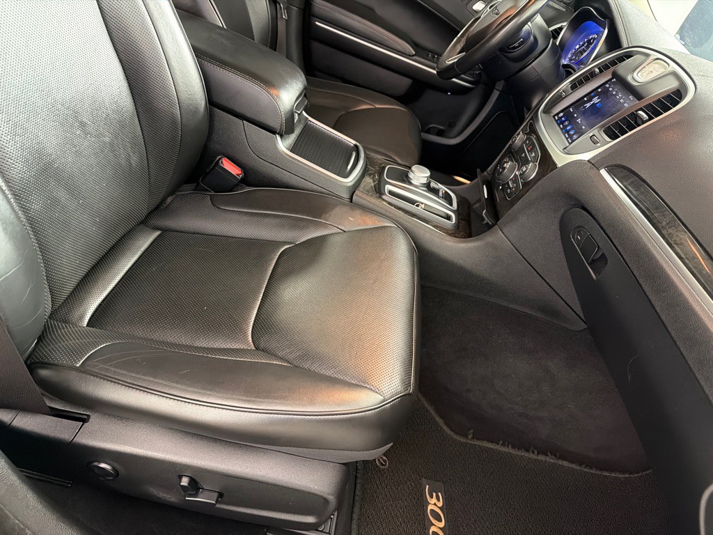 2019 Chrysler 300 Image 23