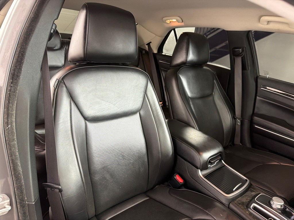 2019 Chrysler 300 Image 24