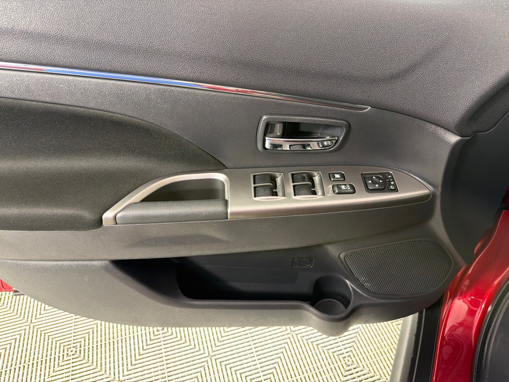 2021 Mitsubishi Outlander Image 10
