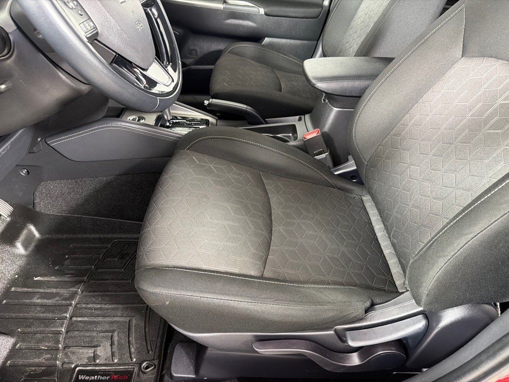 2021 Mitsubishi Outlander Image 11
