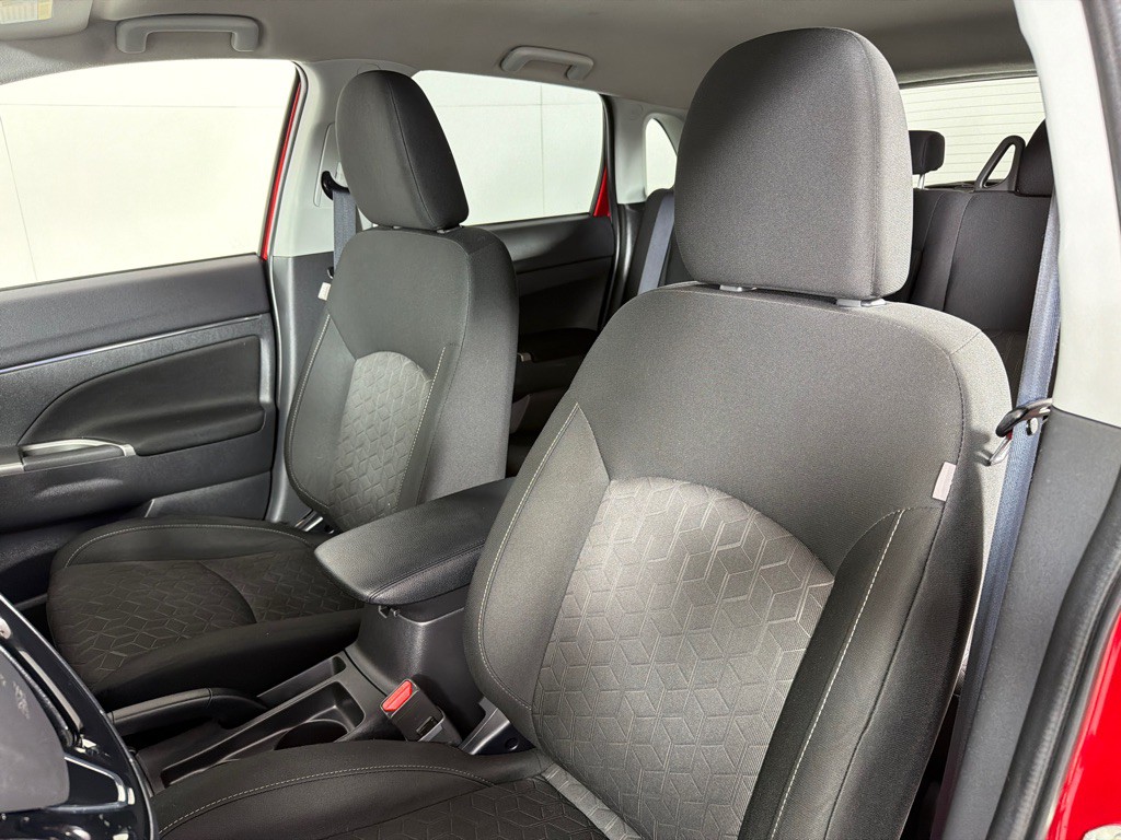 2021 Mitsubishi Outlander Image 12