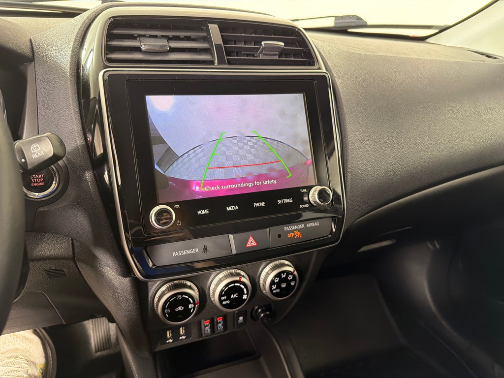 2021 Mitsubishi Outlander Image 16