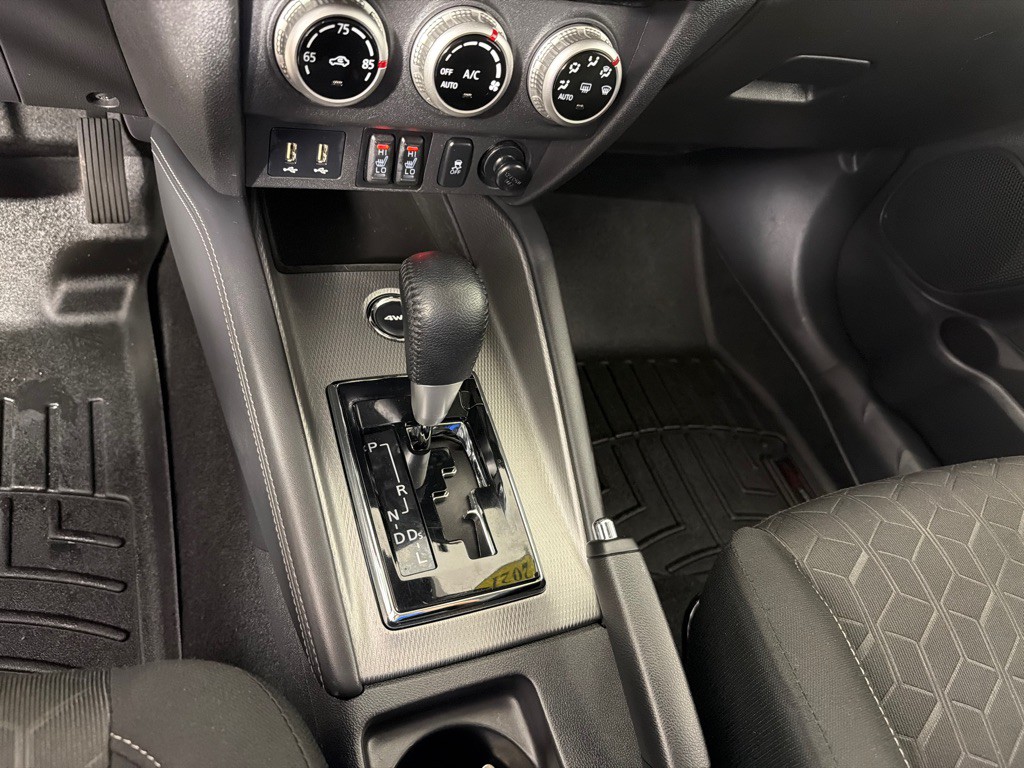 2021 Mitsubishi Outlander Image 17