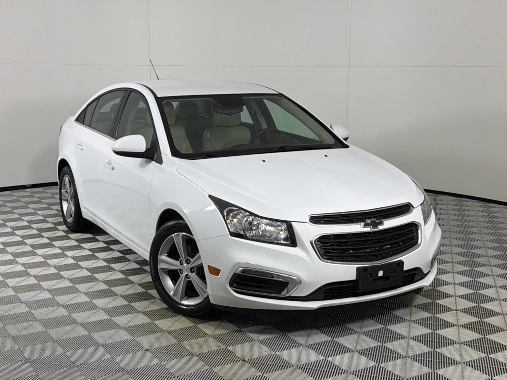 2015 Chevrolet Cruze Image 2