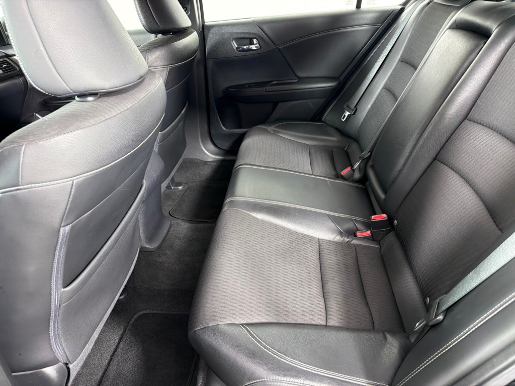 2016 Honda Accord Image 16