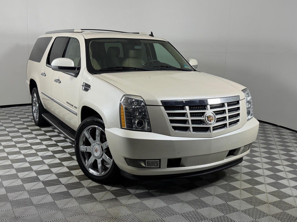 2013 Cadillac Escalade Image 2
