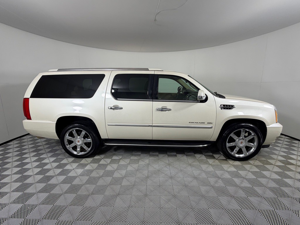 2013 Cadillac Escalade Image 4