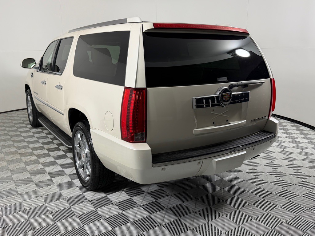 2013 Cadillac Escalade Image 7