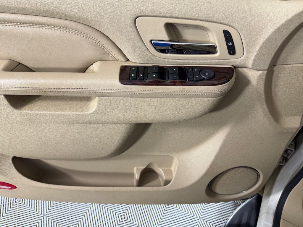 2013 Cadillac Escalade Image 10