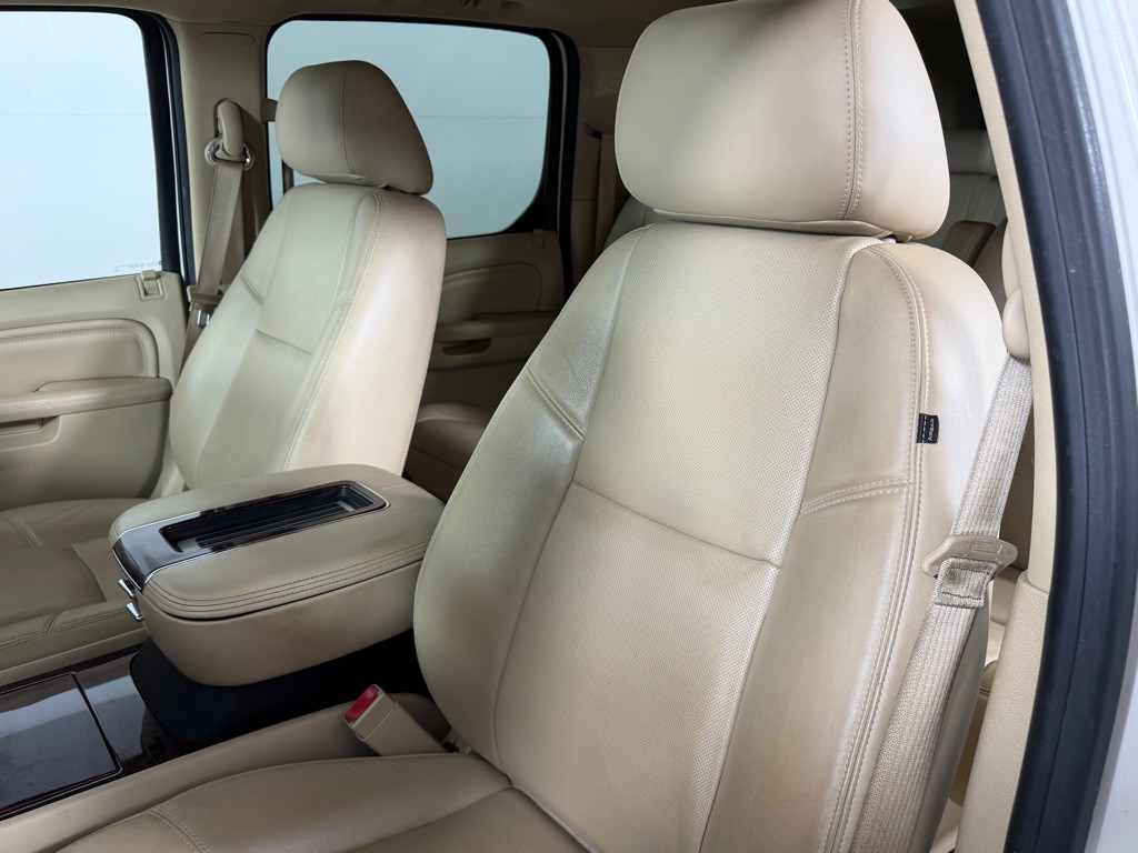 2013 Cadillac Escalade Image 12