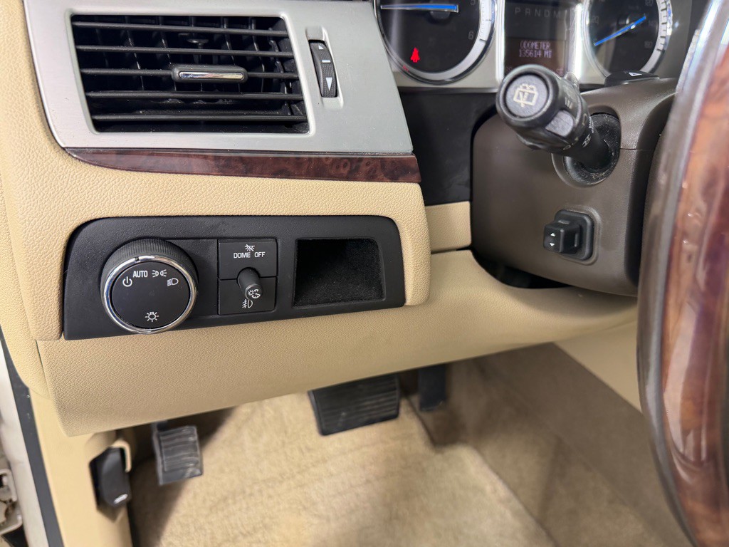 2013 Cadillac Escalade Image 14