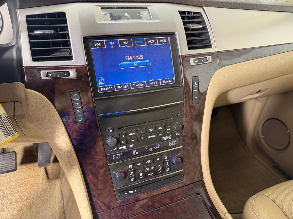 2013 Cadillac Escalade Image 16