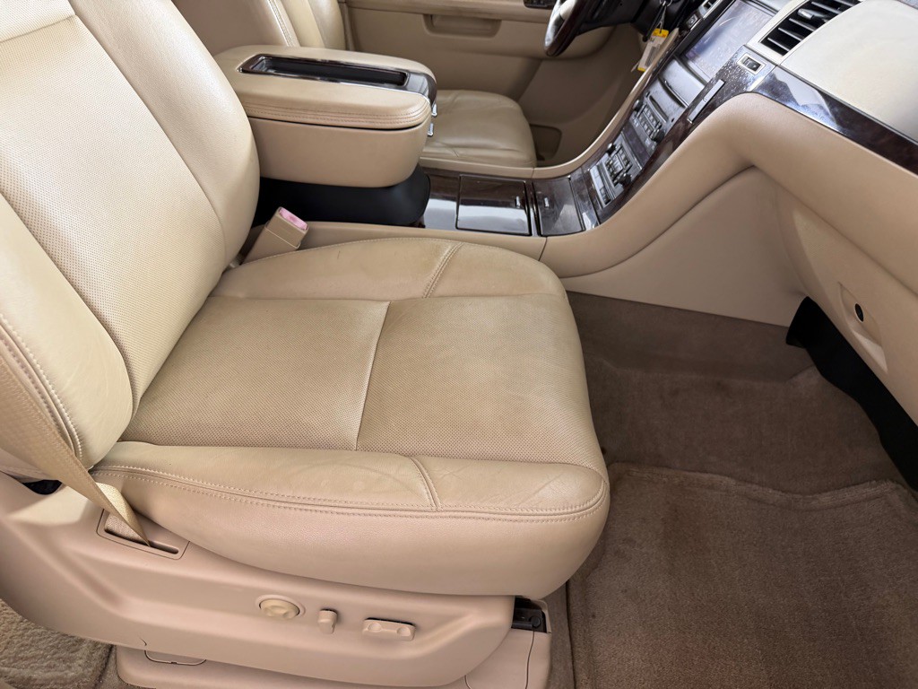 2013 Cadillac Escalade Image 25