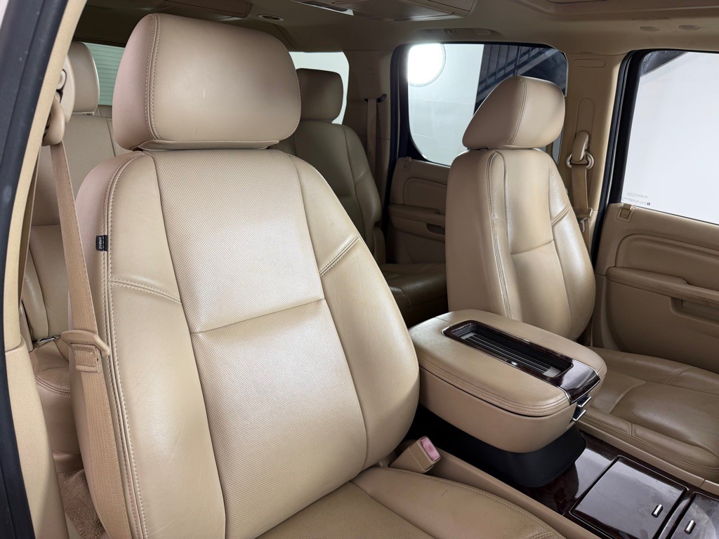 2013 Cadillac Escalade Image 26
