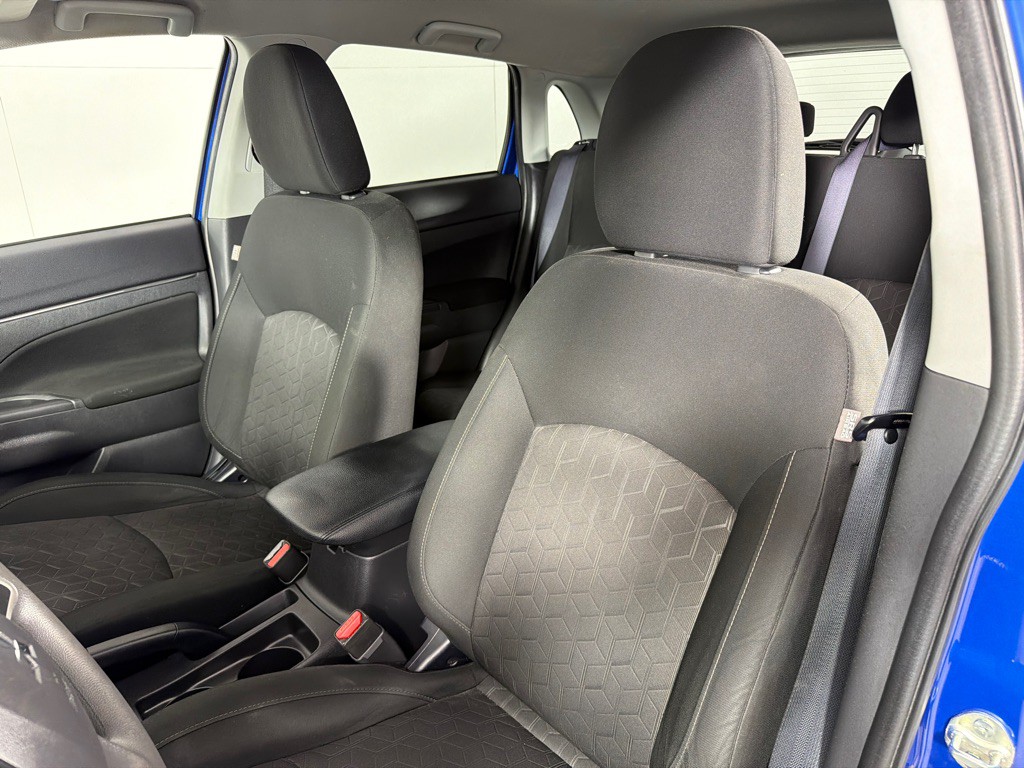 2021 Mitsubishi Outlander Image 13