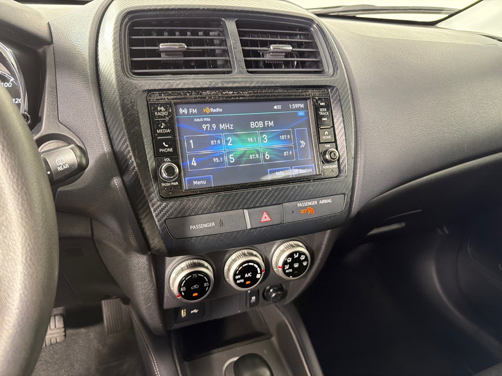 2021 Mitsubishi Outlander Image 16