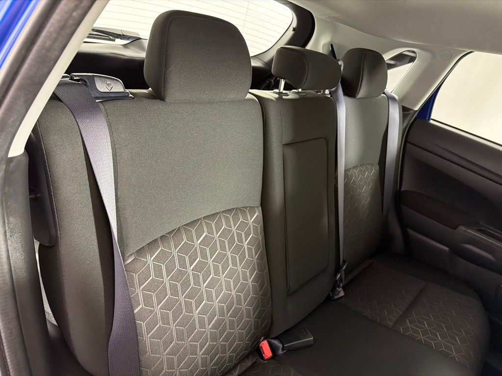 2021 Mitsubishi Outlander Image 23