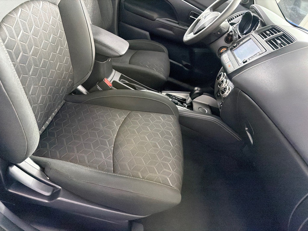 2021 Mitsubishi Outlander Image 24