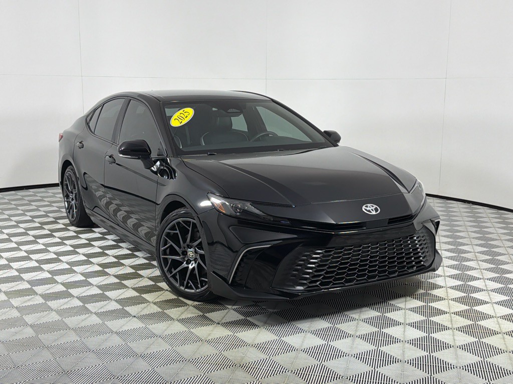 2025 Toyota Camry Image 2