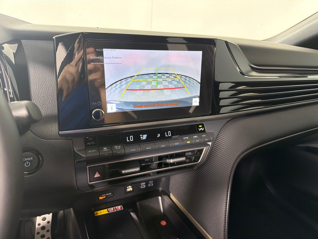 2025 Toyota Camry Image 17