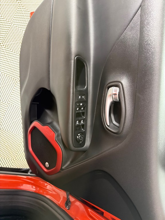 2016 Jeep Renegade Image 11