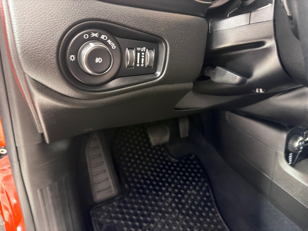 2016 Jeep Renegade Image 14