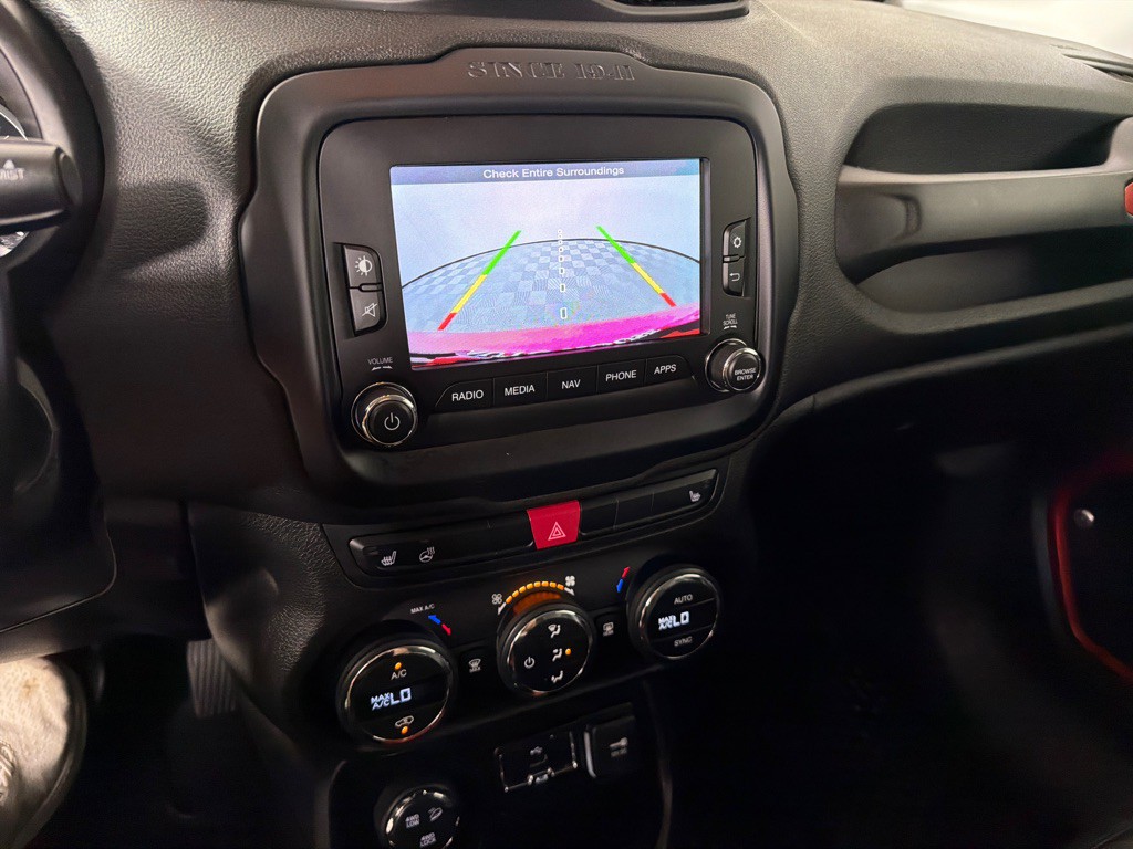 2016 Jeep Renegade Image 16