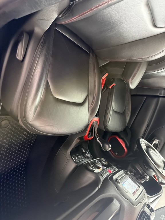 2016 Jeep Renegade Image 24