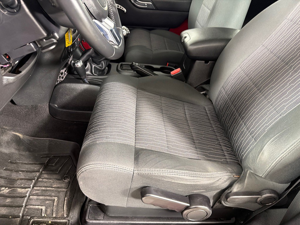 2012 Jeep Wrangler Image 11