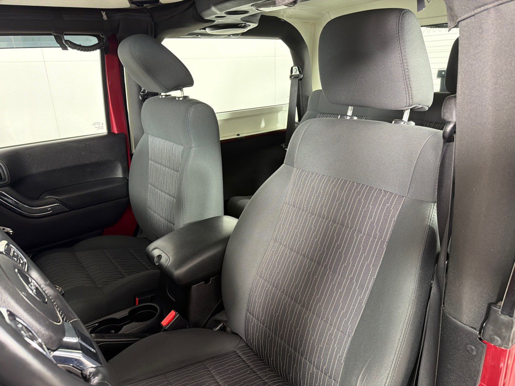 2012 Jeep Wrangler Image 12