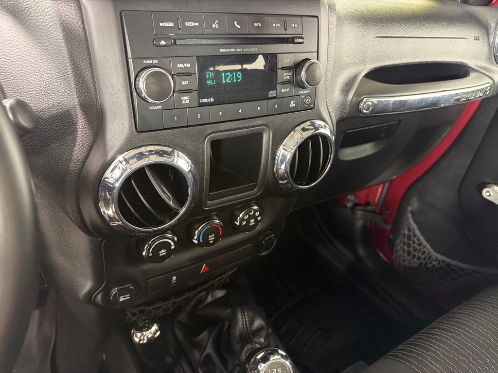 2012 Jeep Wrangler Image 14