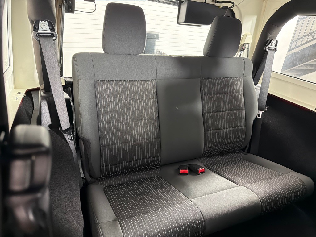 2012 Jeep Wrangler Image 18