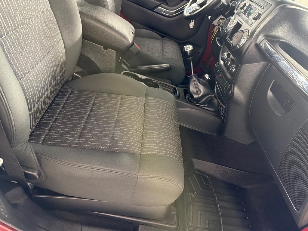 2012 Jeep Wrangler Image 19