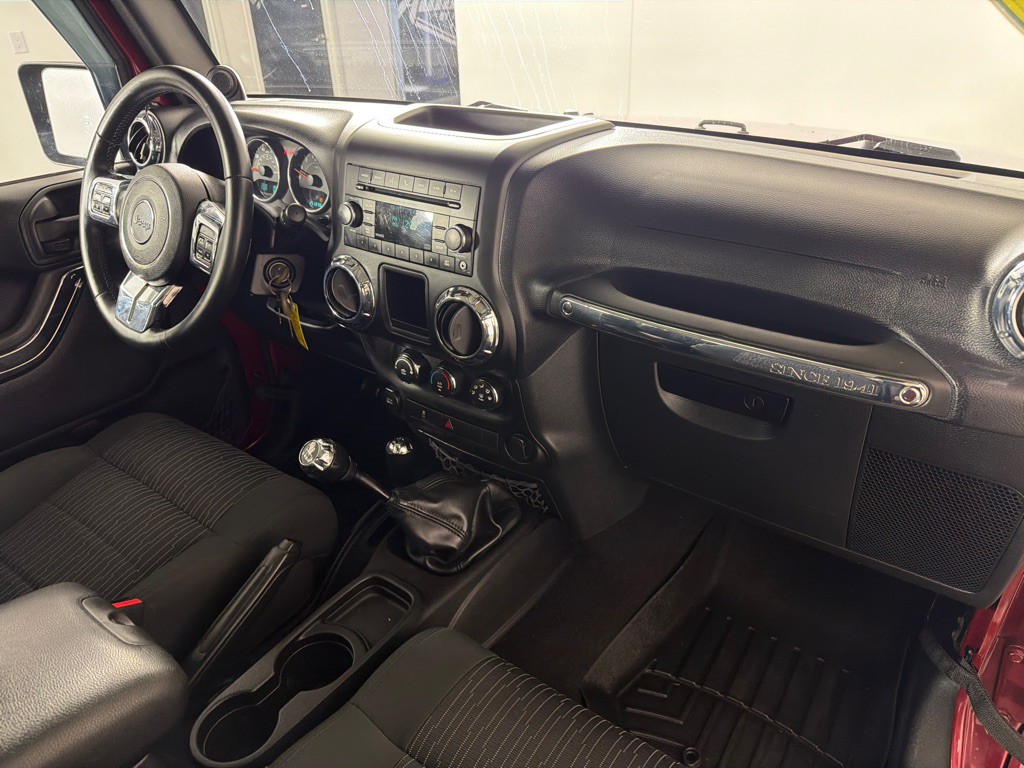 2012 Jeep Wrangler Image 21