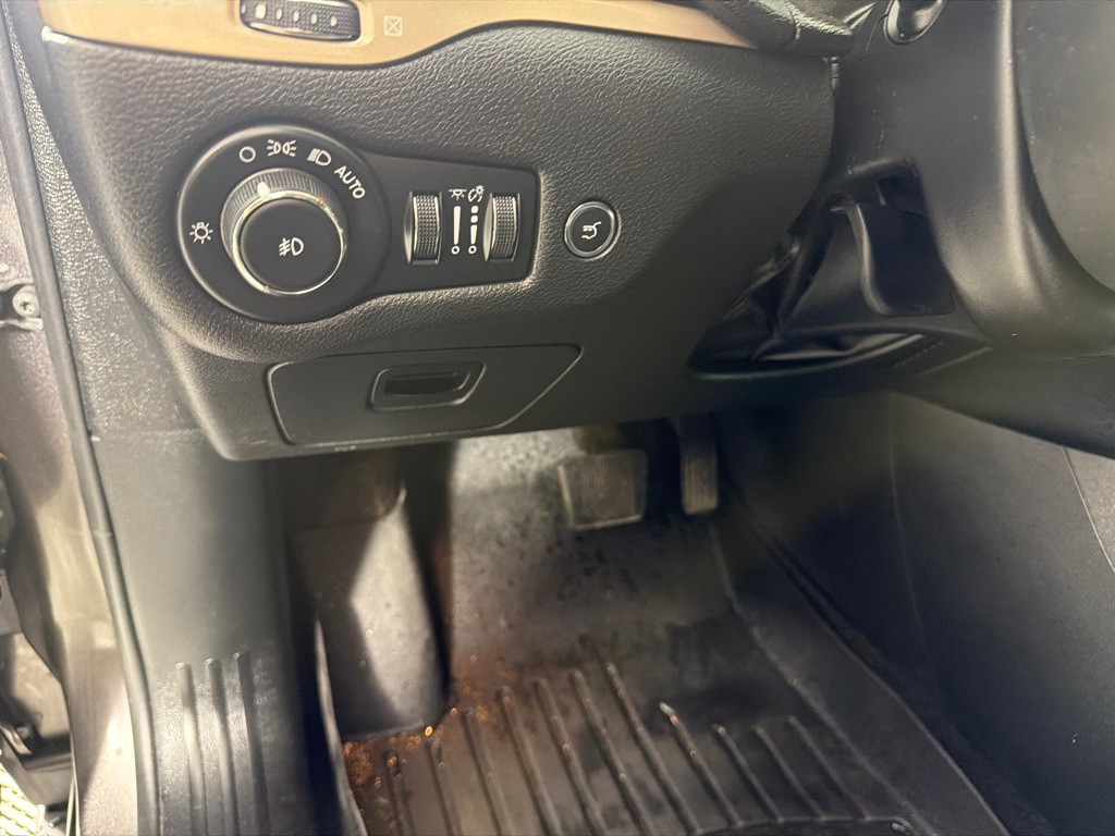 2018 Jeep Cherokee Image 14