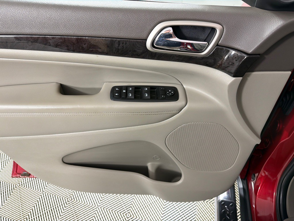 2011 Jeep Grand Cherokee Image 9