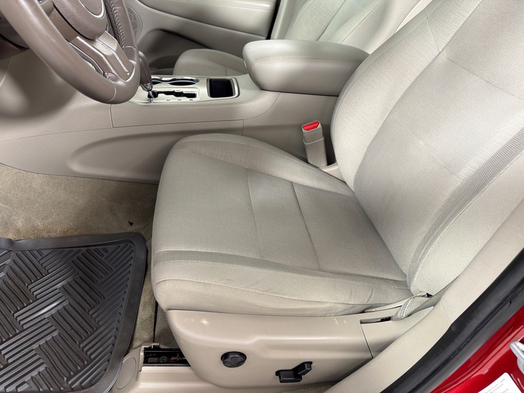 2011 Jeep Grand Cherokee Image 10