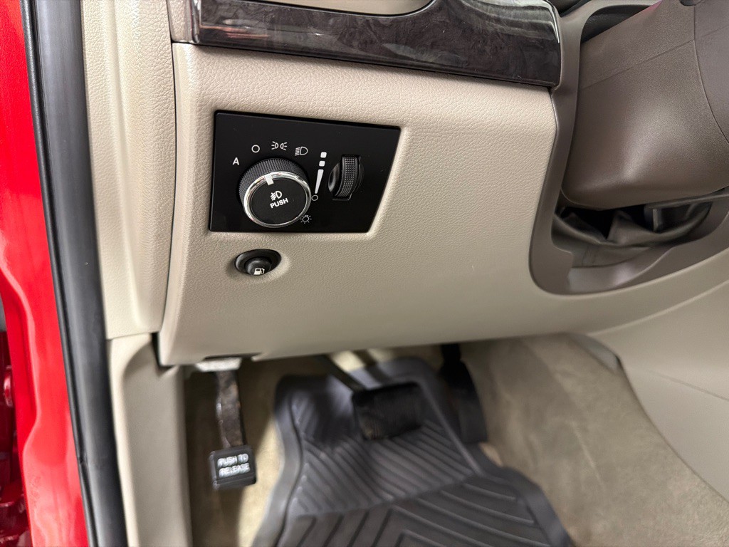 2011 Jeep Grand Cherokee Image 12