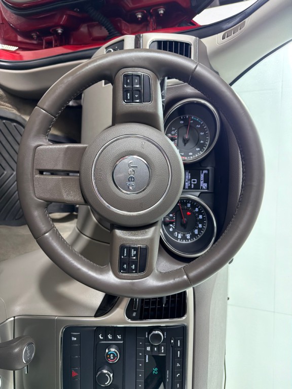 2011 Jeep Grand Cherokee Image 13