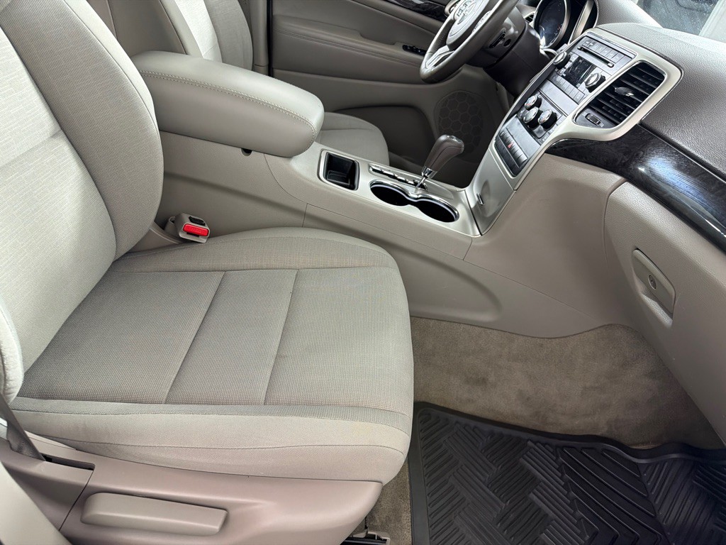 2011 Jeep Grand Cherokee Image 21