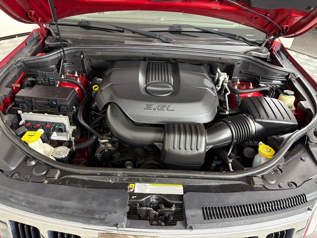 2011 Jeep Grand Cherokee Image 24