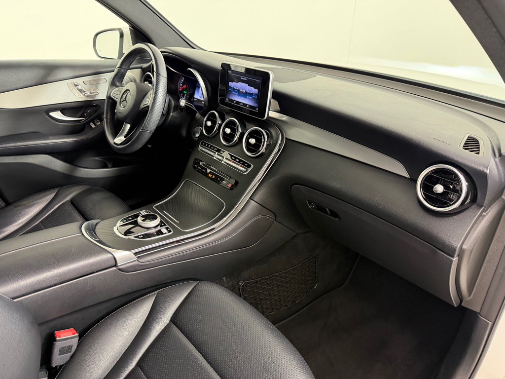 2019 Mercedes-Benz GLC-Class Image 30