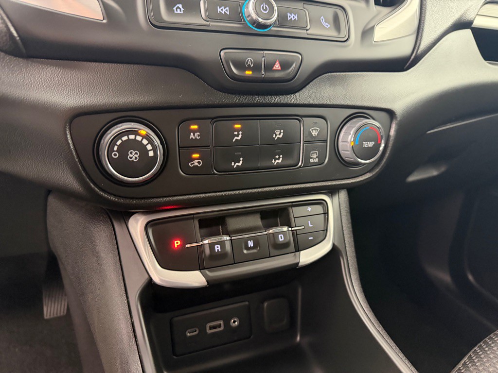 2022 GMC Terrain Image 16
