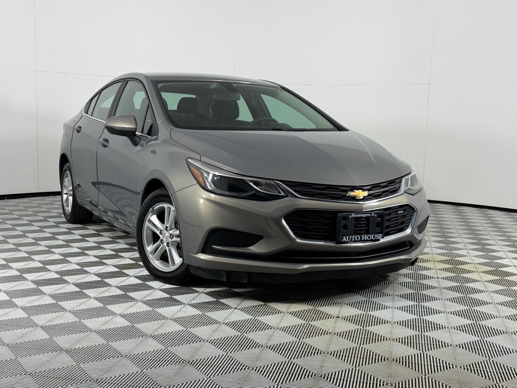 2017 Chevrolet Cruze Image 2