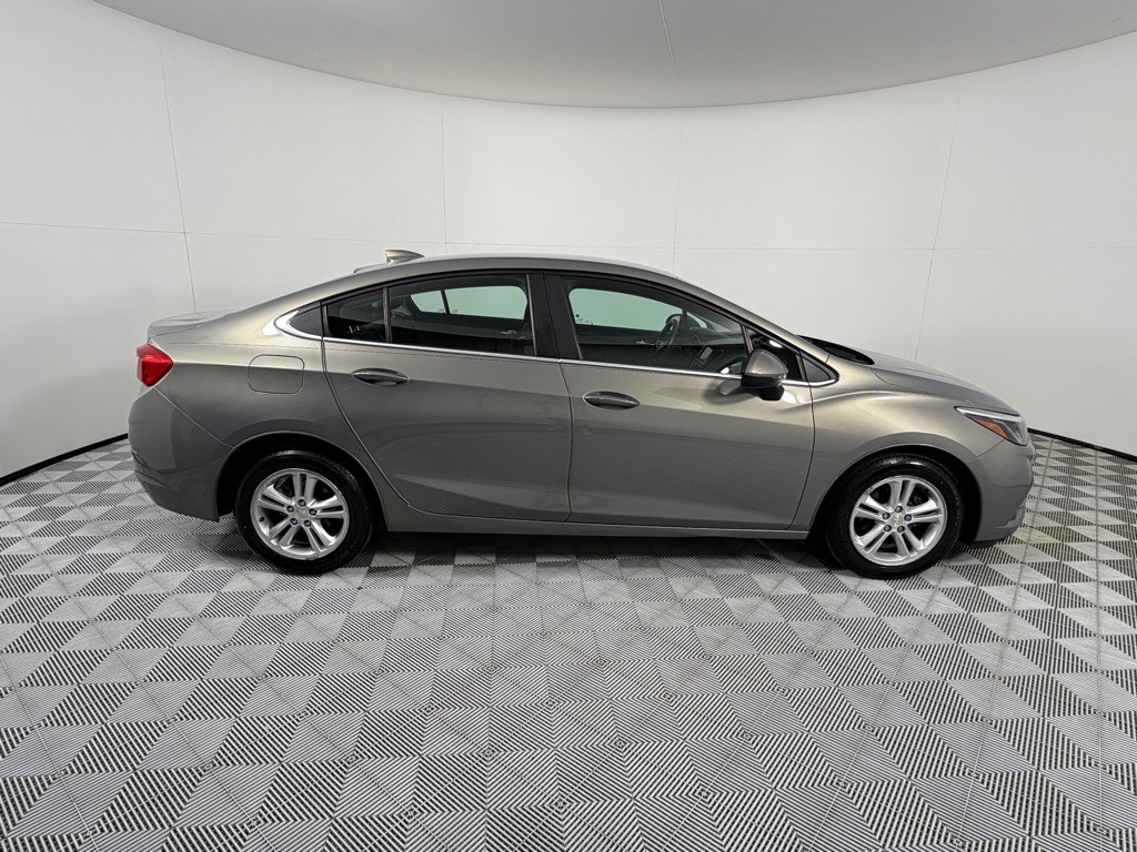 2017 Chevrolet Cruze Image 4