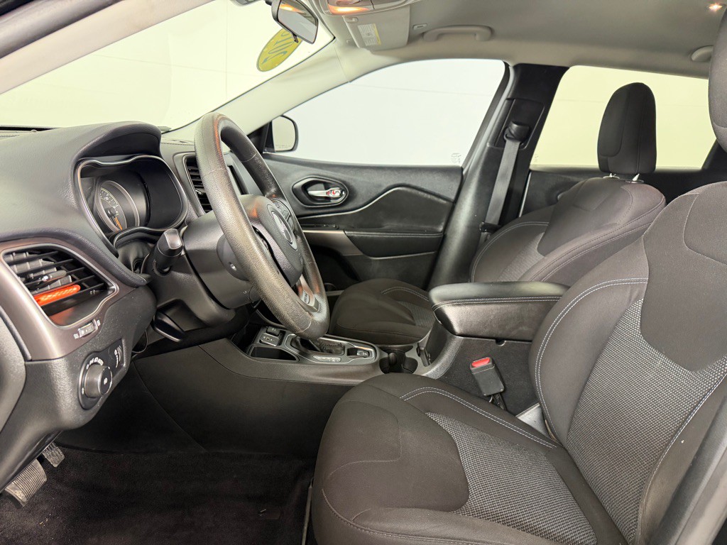 2019 Jeep Cherokee Image 10