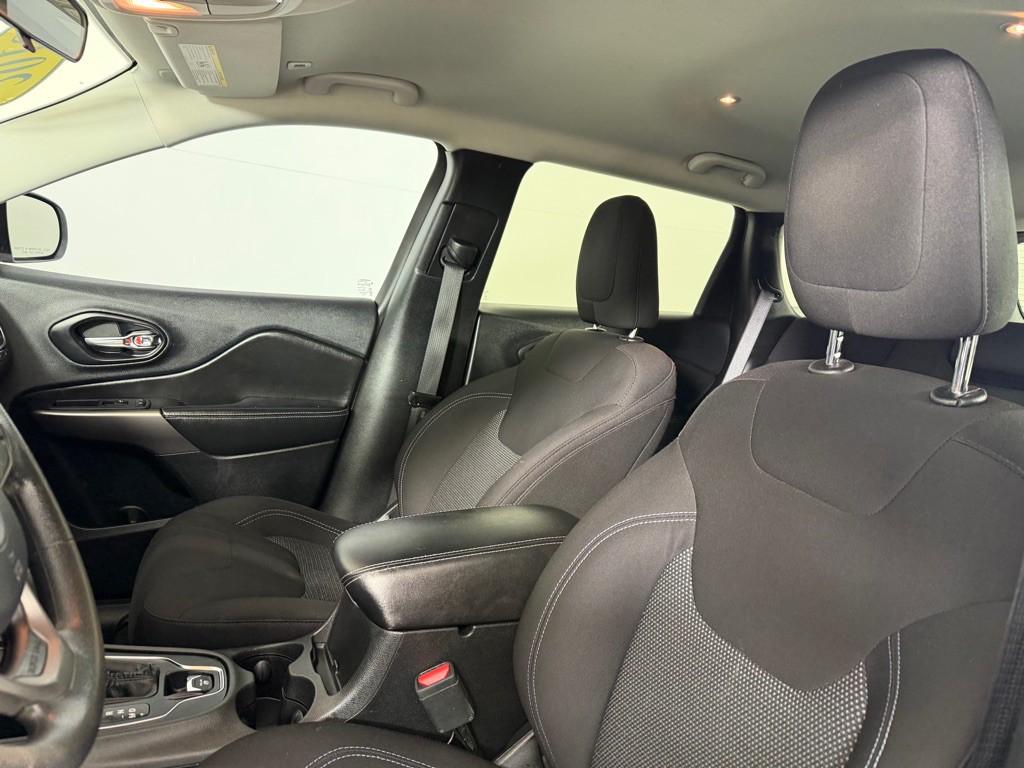 2019 Jeep Cherokee Image 11